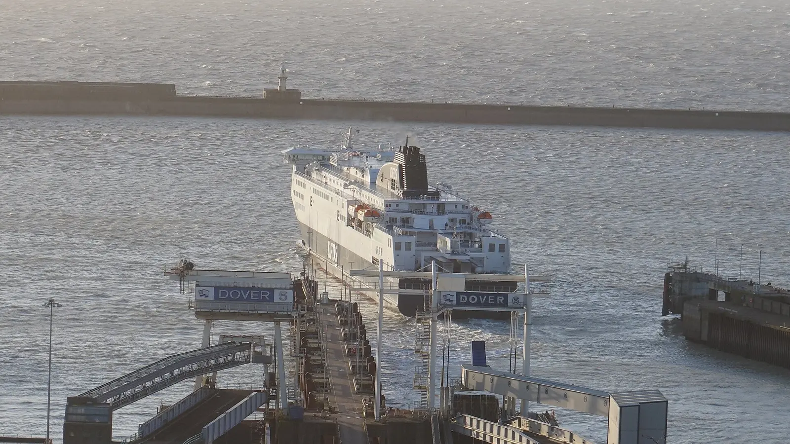 Port of Dover and the White Cliffs - pickup area for Dover cruise port to Gatwick taxis